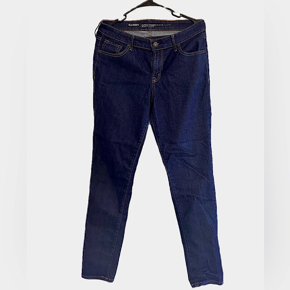 Old Navy Mid rise Super Skinny Dark wash Jeans. Dark wash Size 12